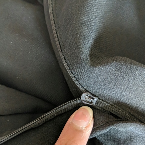 Black 2-piece gown - Picture 8 of 8